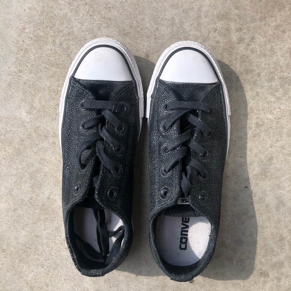 CONVERSE Black Low Top Chuck Taylors